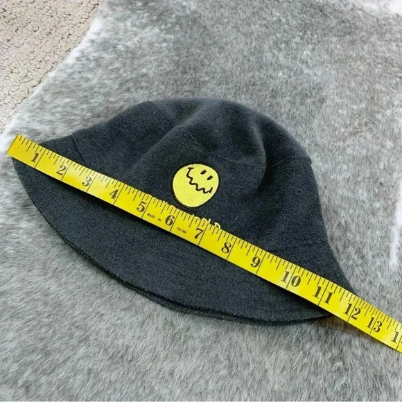 H&M x SmileyWorld Bucket Hat - Picture 12 of 12